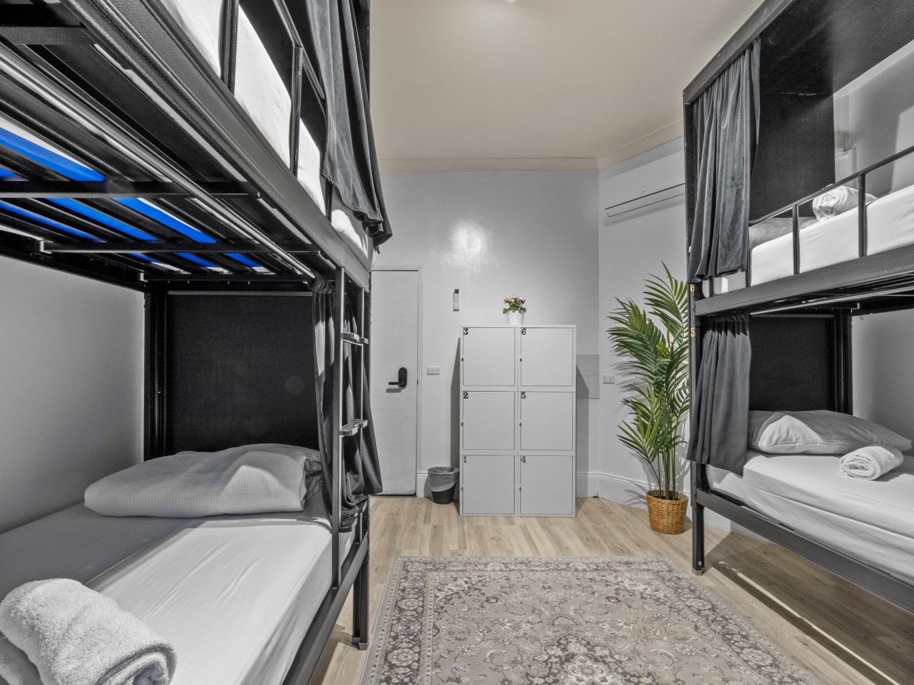 Mixed POD Shared Bathroom - 8 people Bedroom